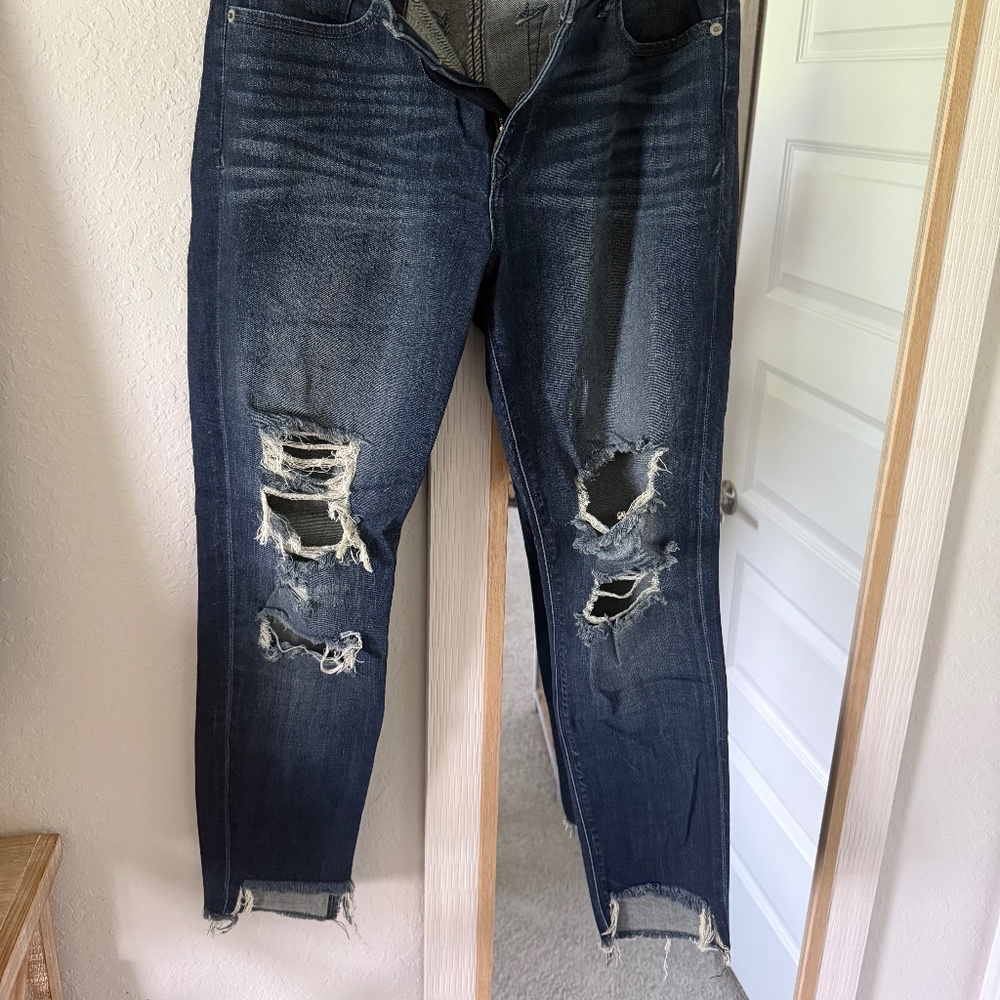 Distressed ankle jeans